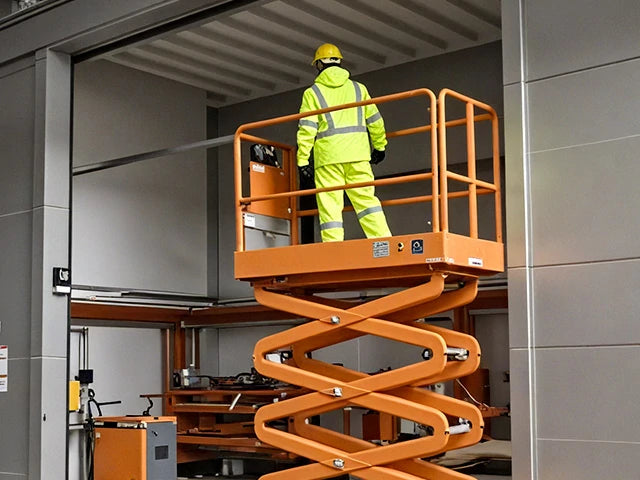 高所作業リフトに対応する安定供給のリン酸鉄リチウムバッテリーおすすめ